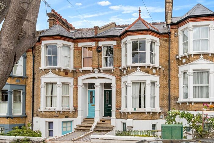 2 Bedroom Flat For Sale In Waller Road, London, SE14