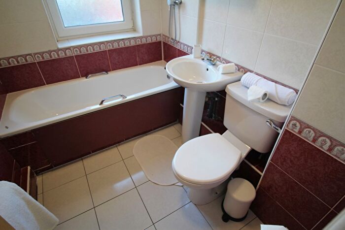 2 Bedroom Flat To Rent In Flat, Clarendon Road, LS2