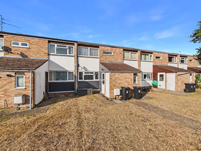 2 Bedroom Maisonette For Sale In Rickman Close, Woodley, RG5
