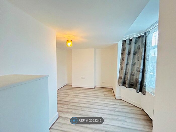 1 Bedroom Flat To Rent In Goresbrook Road, Dagenham, RM9