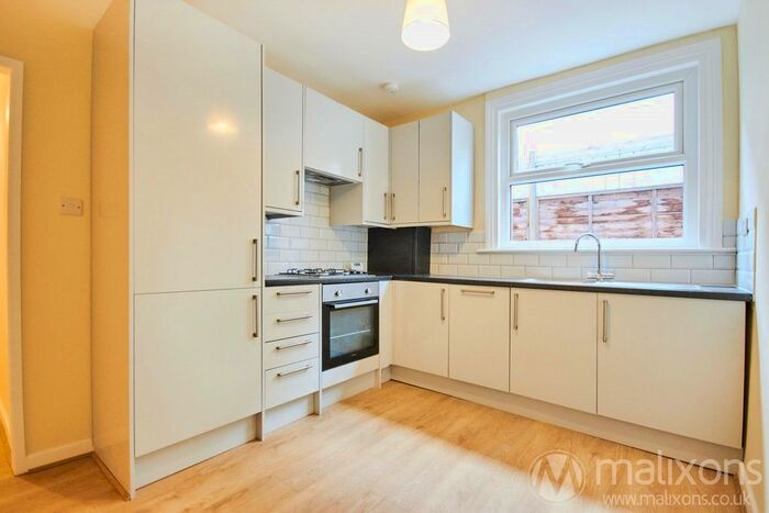 2 Bedroom Flat To Rent In Woodbury Street, London, SW17