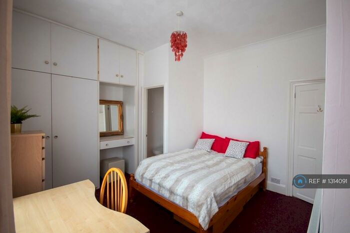 5 Bedroom Terraced House To Rent In Telephone Road, Southsea, PO4