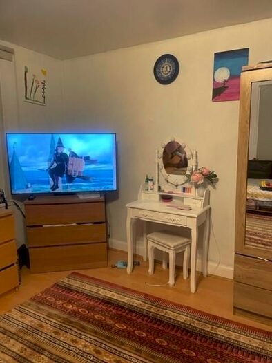 1 Bedroom Flat To Rent In Uxbridge Road, Shepherds Bush, London, W12
