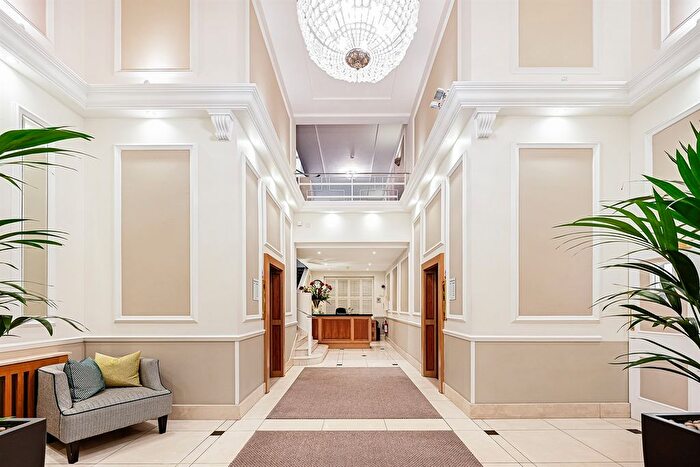 1 Bedroom Flat To Rent In Flat Richmond Court, Sloane Street, London, SW1X