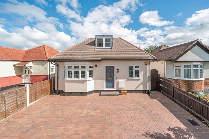 4 Bedroom Chalet For Sale In Woodlands Avenue, West Byfleet, KT14