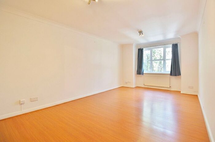 1 Bedroom Flat For Sale In Anthony Court, Malting Way, Isleworth, TW7