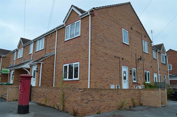 2 Bedroom Flat To Rent In Shakespeare Crescent, Castleford, WF10