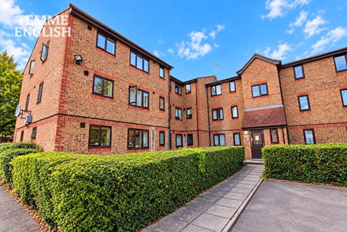 1 Bedroom Flat For Sale In Chestnut Road, Vange, SS16