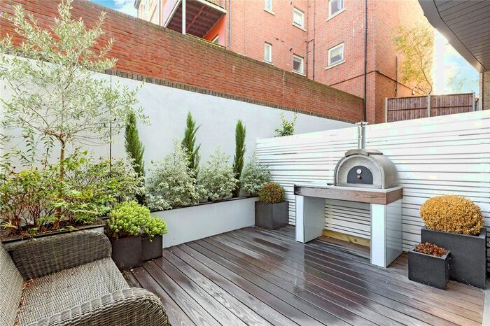 2 Bedroom Flat To Rent In Bedford Road, London, SW4