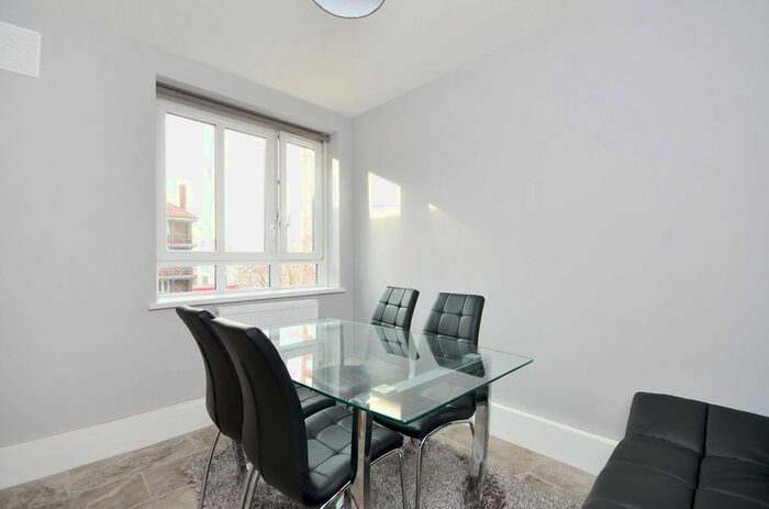 4 Bedroom Flat To Rent In Field Road, Barons Court, London, W6