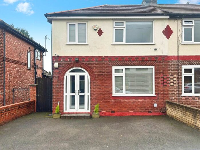 3 Bedroom Semi Detached House For Sale In Newlyn Drive, Bredbury, Stockport, Greater Manchester, SK6