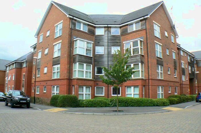 2 Bedroom Flat To Rent In Chain Court, Angel Ridge, Swindon, SN1