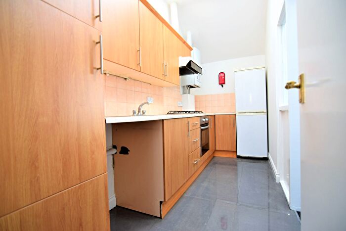 3 Bedroom Flat To Rent In Richmond Place, Brighton, BN2