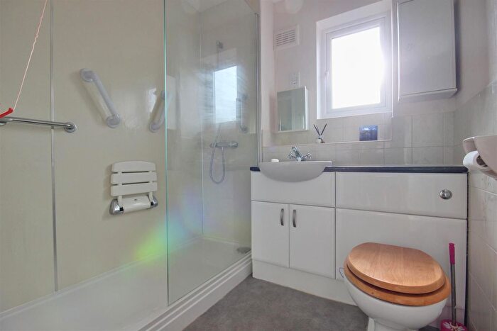 2 Bedroom Flat For Sale In Applegarth Mews, Cottingham, HU16