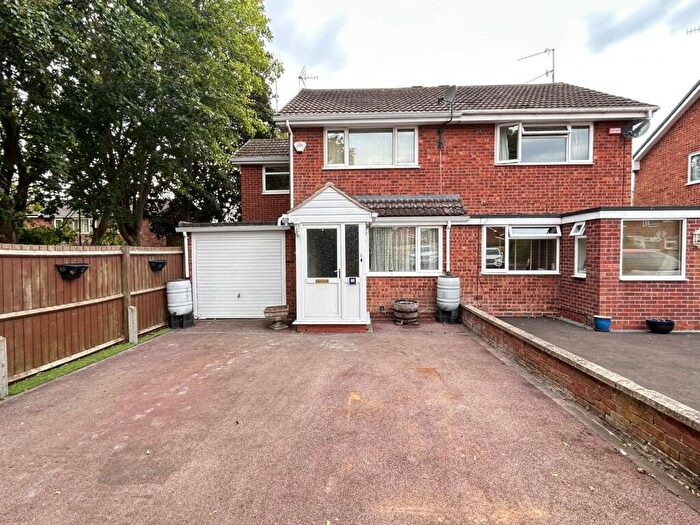 3 Bedroom Semi Detached House For Sale In Cowper Close, Warwick, Warwickshire, CV34