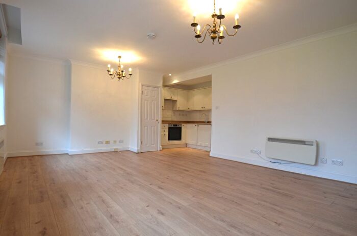1 Bedroom Flat To Rent In Ferry Lane, Staines-Upon-Thames, TW19