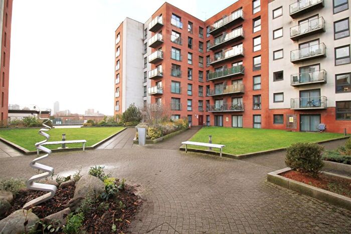 2 Bedroom Apartment To Rent In Broughton Lane, Salford, M7