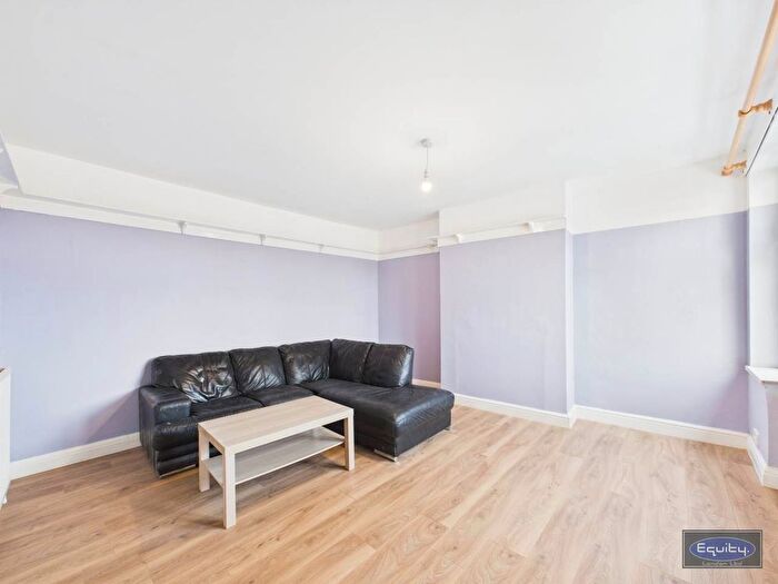 4 Bedroom Flat To Rent In Hay Lane, Colindale, London, NW9