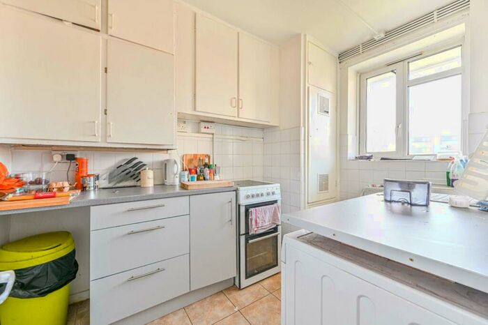 2 Bedroom Flat To Rent In Weir Road, Balham, London, SW12