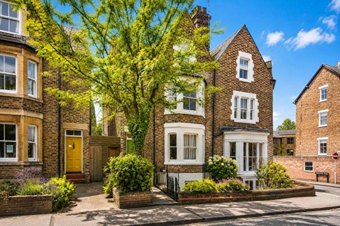 4 Bedroom Semi-Detached House For Sale In Richmond Road, Central Oxford, OX1