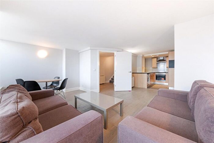 2 Bedroom Apartment To Rent In Artichoke Hill, Wapping, E1W