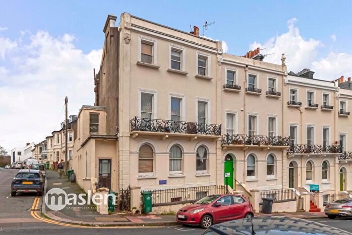 2 Bedroom Flat For Sale In Roundhill Crescent, Brighton, BN2