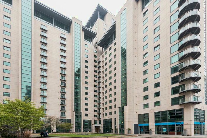 2 Bedroom Apartment To Rent In Discovery Dock East, South Quay Square, Canary Wharf, London, E14