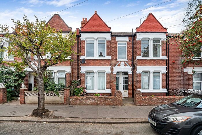 2 Bedroom Maisonette To Rent In Kelling Gardens, Croydon, CR0