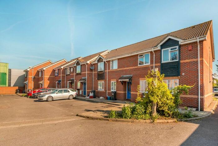 2 Bedroom Flat To Rent In Bel Lane, Feltham, TW13