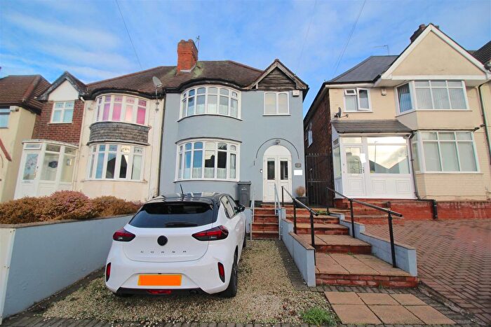 3 Bedroom Semi Detached House For Sale In Flaxley Road, Birmingham, B33
