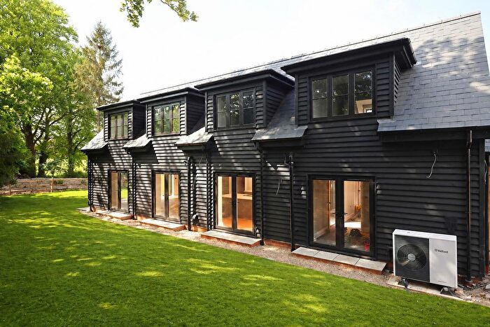 3 Bedroom Detached House For Sale In Paddock Grove, Effingham, KT24