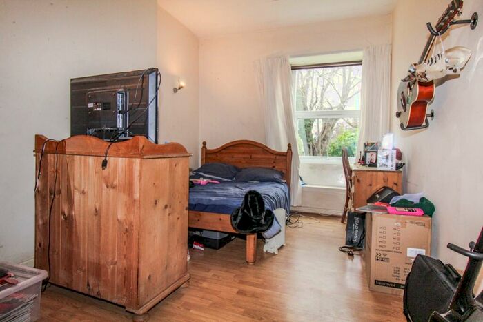 3 Bedroom Semi-Detached House To Rent In Quarry Mount, Leeds, LS6