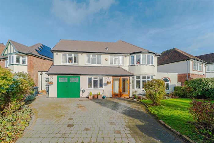 4 Bedroom Detached House For Sale In Chesterwood Road, Kings Heath, Birmingham, B13