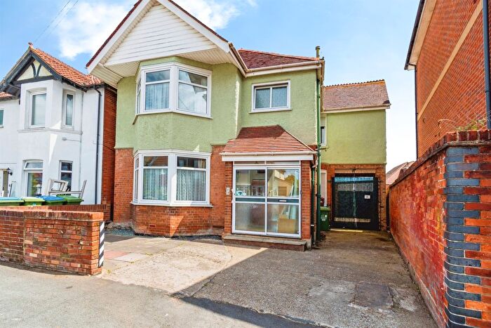 4 Bedroom Detached House For Sale In Janson Road, Southampton, SO15