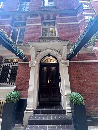 2 Bedroom Flat To Rent In Park Lodge, London, SW1X