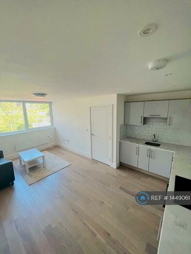 1 Bedroom Flat To Rent In Silbury Boulevard, Milton Keynes, MK9