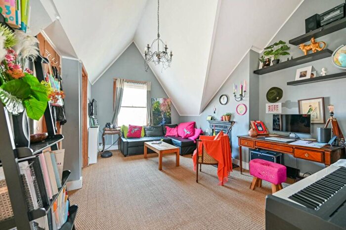 1 Bedroom Flat To Rent In Birkenhead Avenue, Kingston, Kingston Upon Thames, KT2