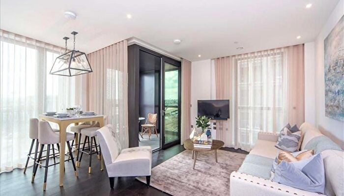 2 Bedroom Flat To Rent In Charles Clowes Walk, London, SW11