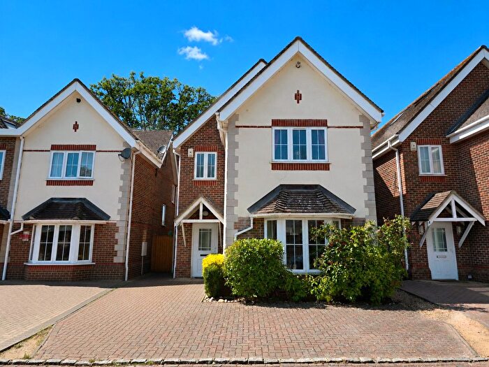 5 Bedroom Detached House For Sale In Oakview Gardens, Langley, Greater London, SL3
