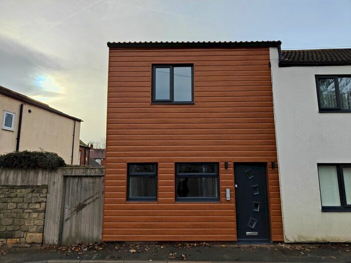 1 Bedroom Flat To Rent In Flanshaw Lane, Wakefield, West Yorkshire, Uk, WF2