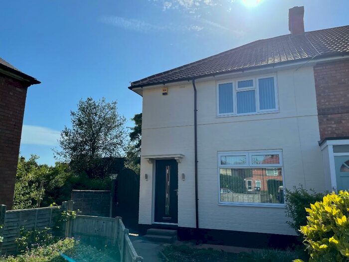 3 Bedroom Semi-Detached House To Rent In Mapleton Road, Solihull, West Midlands, B28