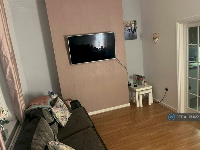 3 Bedroom End Of Terrace House To Rent In Wasdale Street, Castleton, OL11