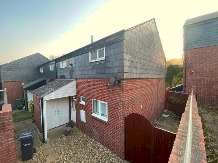 3 Bedroom Semi-Detached House To Rent In Paddick Close West Hoddesdon Three Bedrooms, EN11