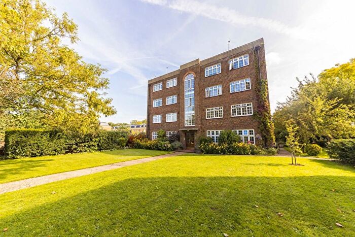 2 Bedroom Flat To Rent In Clifden Road, Twickenham, TW1