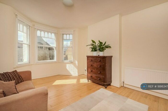2 Bedroom Flat To Rent In Coleridge Road, North Finchley, N12