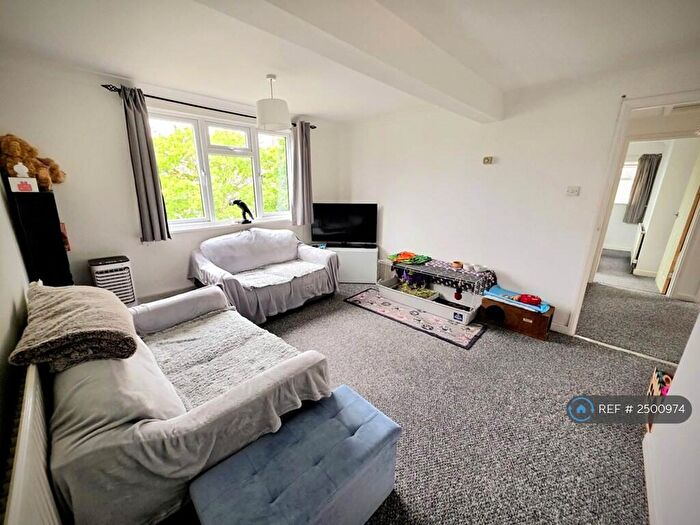 1 Bedroom Flat To Rent In Hillborough Road, Westcliff-On-Sea, SS0