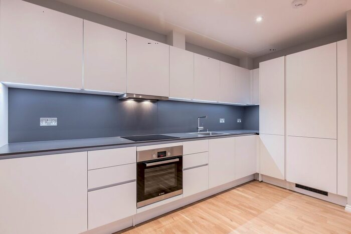 2 Bedroom Flat To Rent In Shacklewell Lane, London, E8