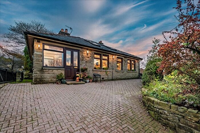 4 Bedroom Detached House For Sale In Bute Street, Glossop, SK13