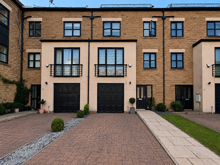 4 Bedroom Town House For Sale In Sawmill Court, Penistone, Sheffield, S36