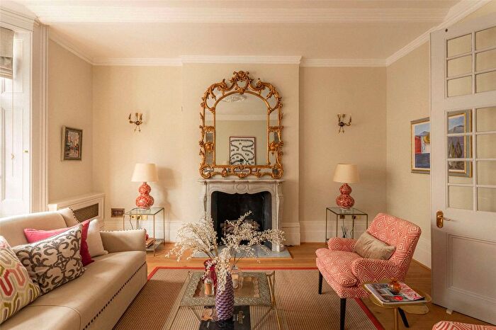 3 Bedroom Flat To Rent In Hyde Park Gate, South Kensington, SW7